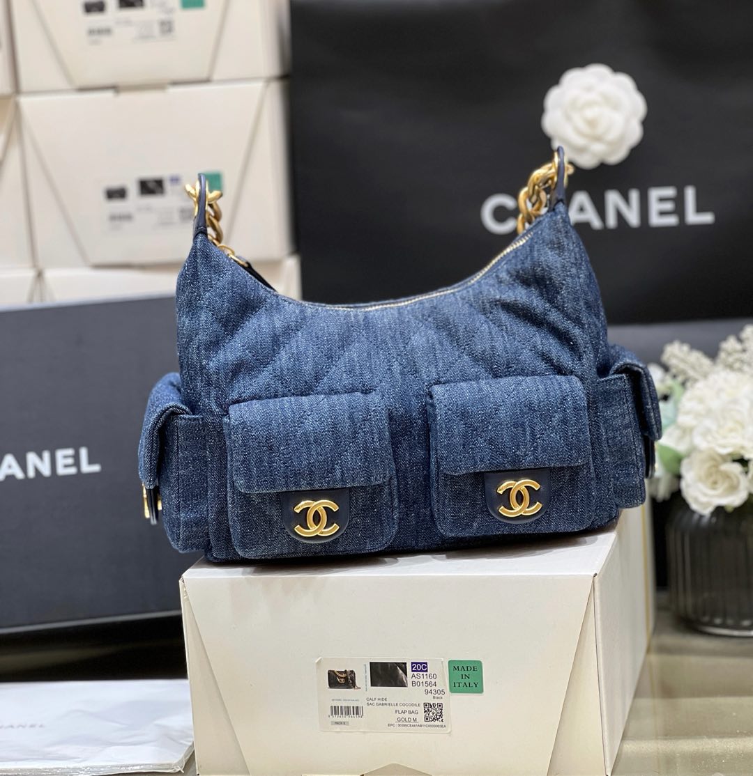Cruise 2024/25 Large Hobo Bag  
AS5339 Size 22*31*15cm - Detail 2