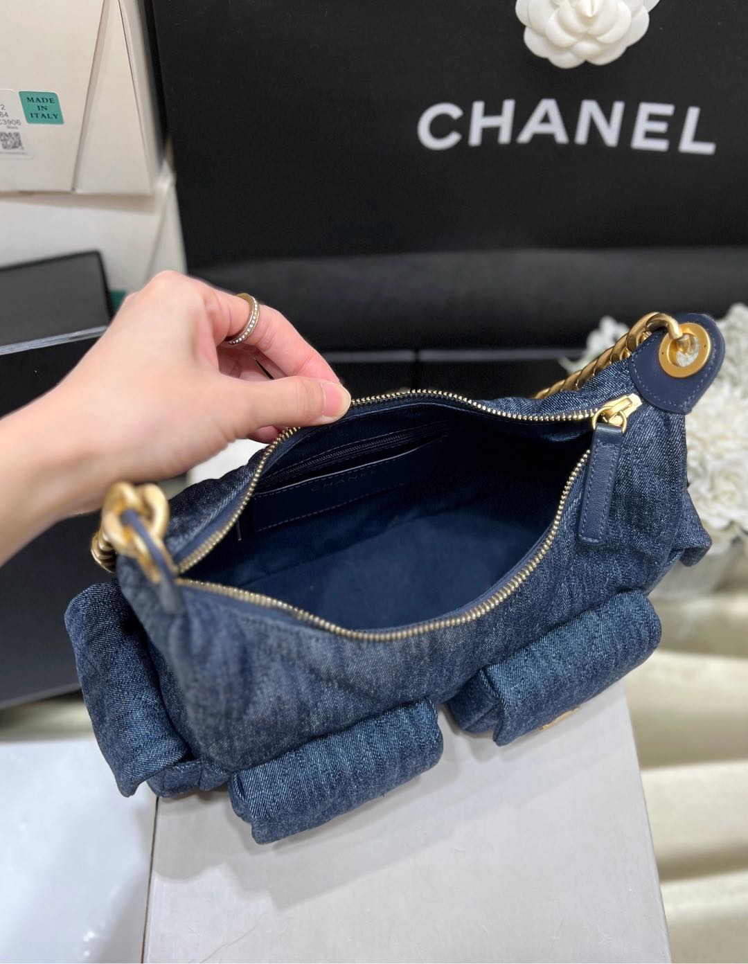 Cruise 2024/25 Large Hobo Bag  
AS5339 Size 22*31*15cm - Detail 6