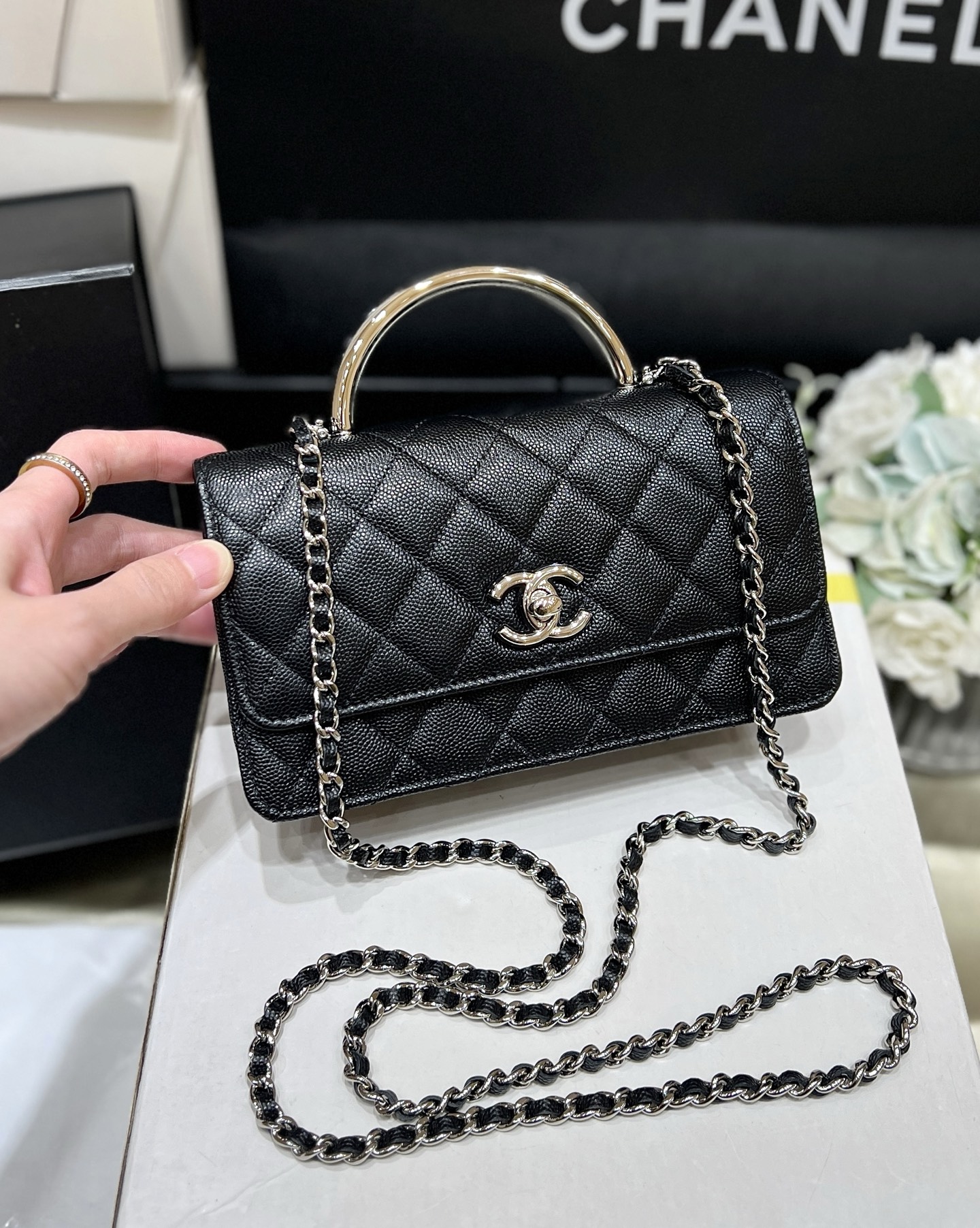 Clutch with chain  
AP4498 Size: 11*18.5*6cm - Detail 2