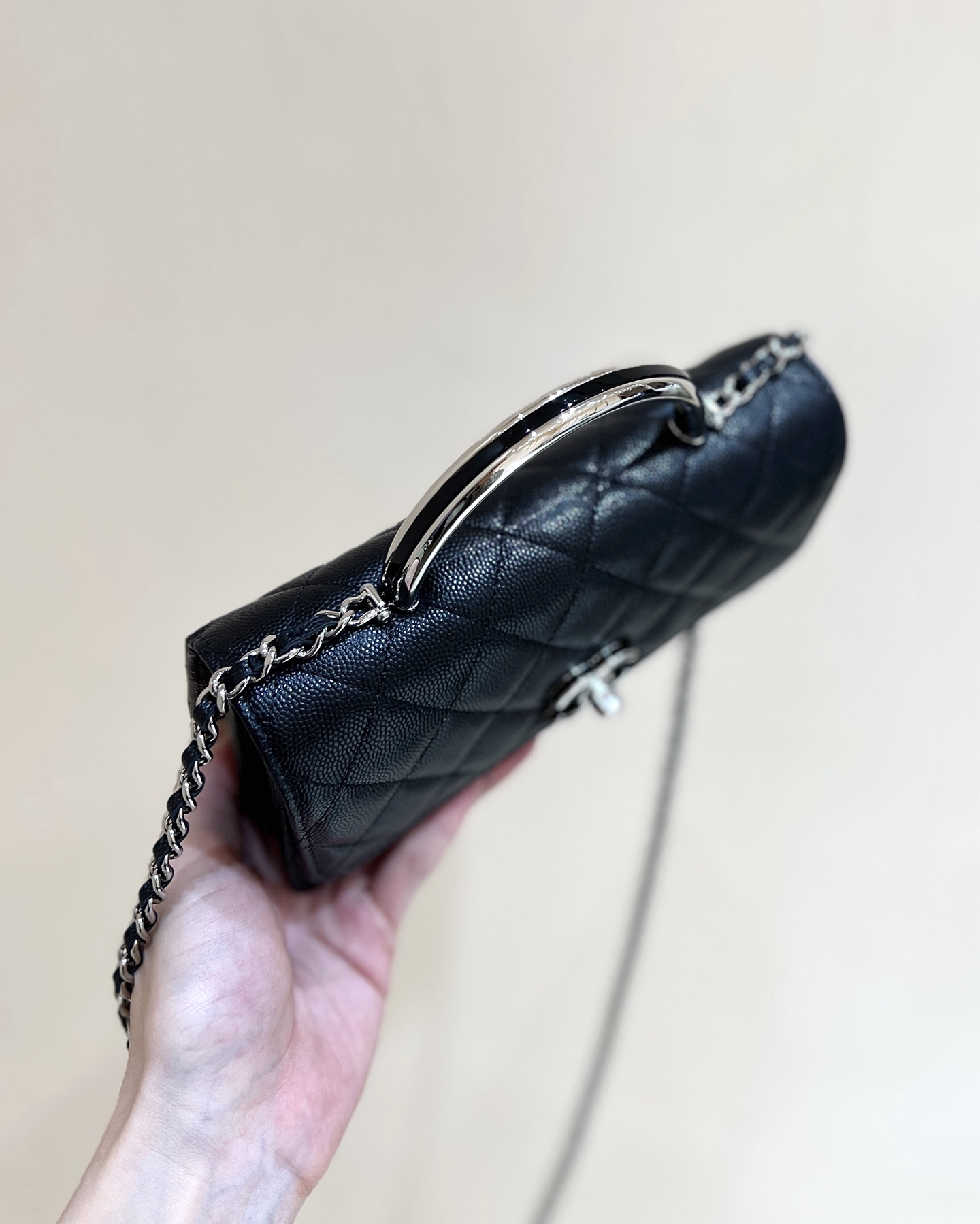 Clutch with chain  
AP4498 Size: 11*18.5*6cm - Detail 7