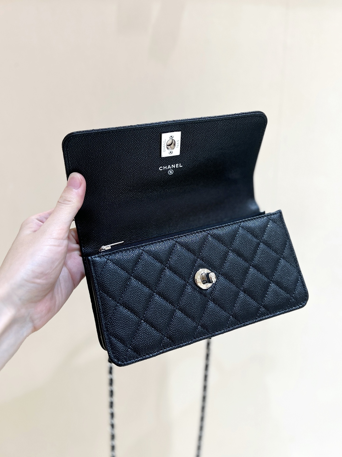 Clutch with chain  
AP4498 Size: 11*18.5*6cm - Detail 9