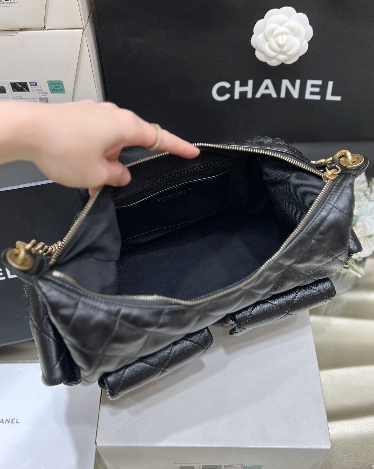 Cruise 2024/25 Maxi Hobo Bag  
AS5302 Size: 27*35*18cm - Detail 4