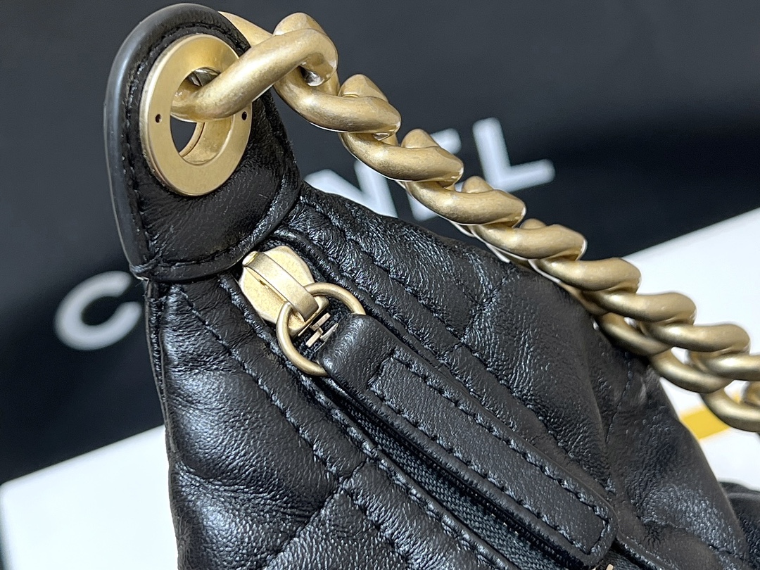 Cruise 2024/25 Maxi Hobo Bag  
AS5302 Size: 27*35*18cm - Detail 6