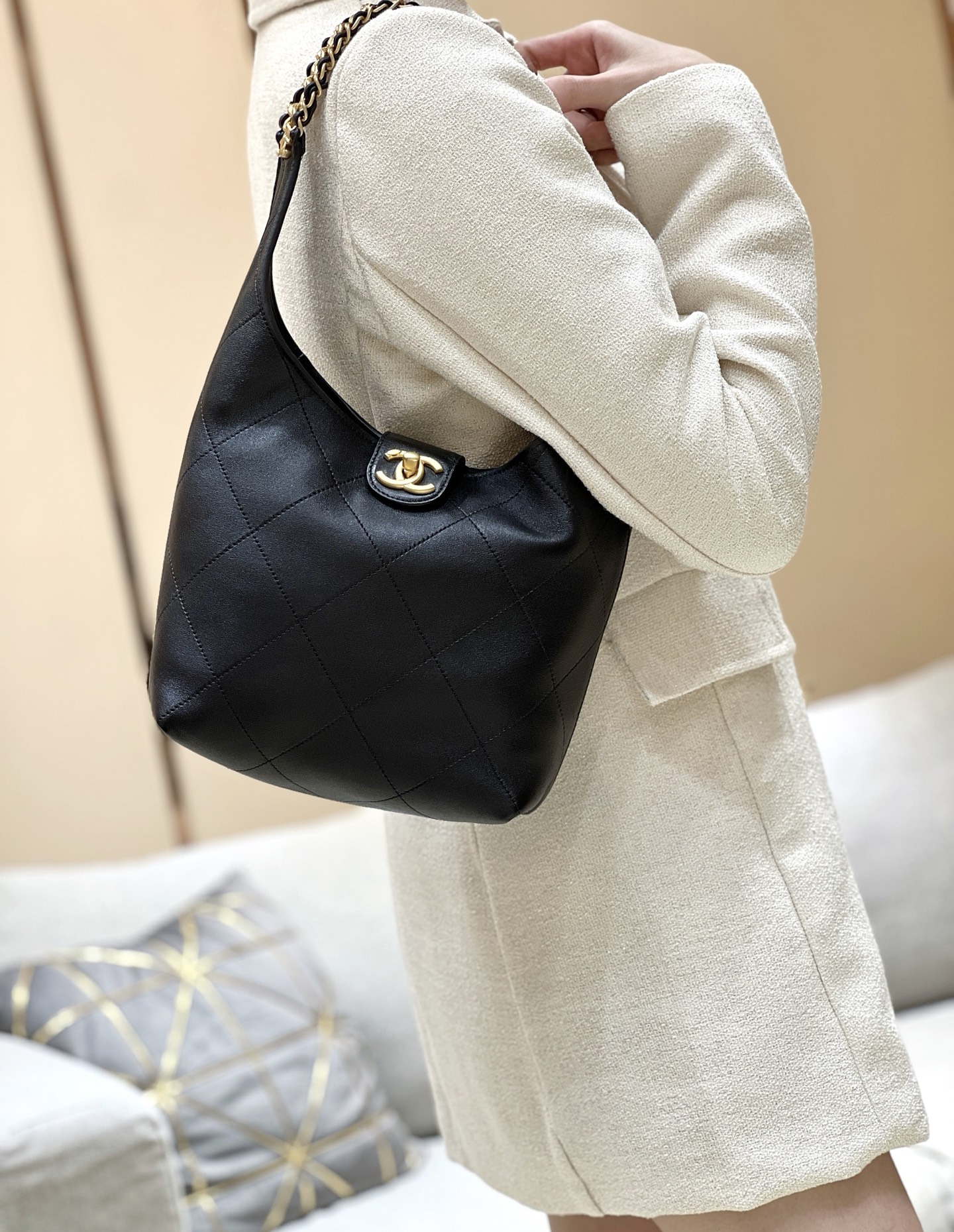 25P Hobo Handbag  
AS5403 Small Size 27*23*21cm - Detail 2