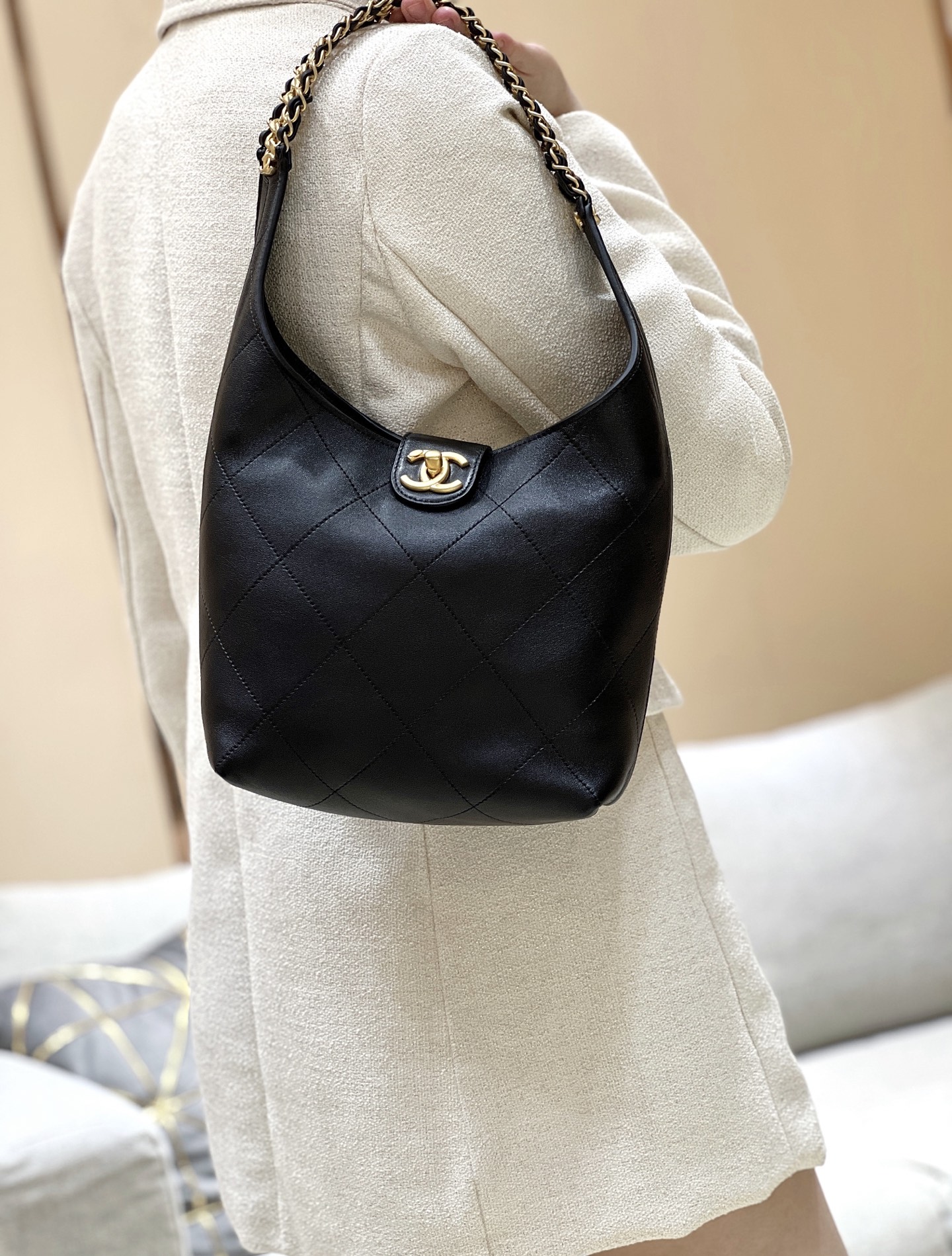 25P Hobo Handbag  
AS5403 Small Size 27*23*21cm - Detail 4