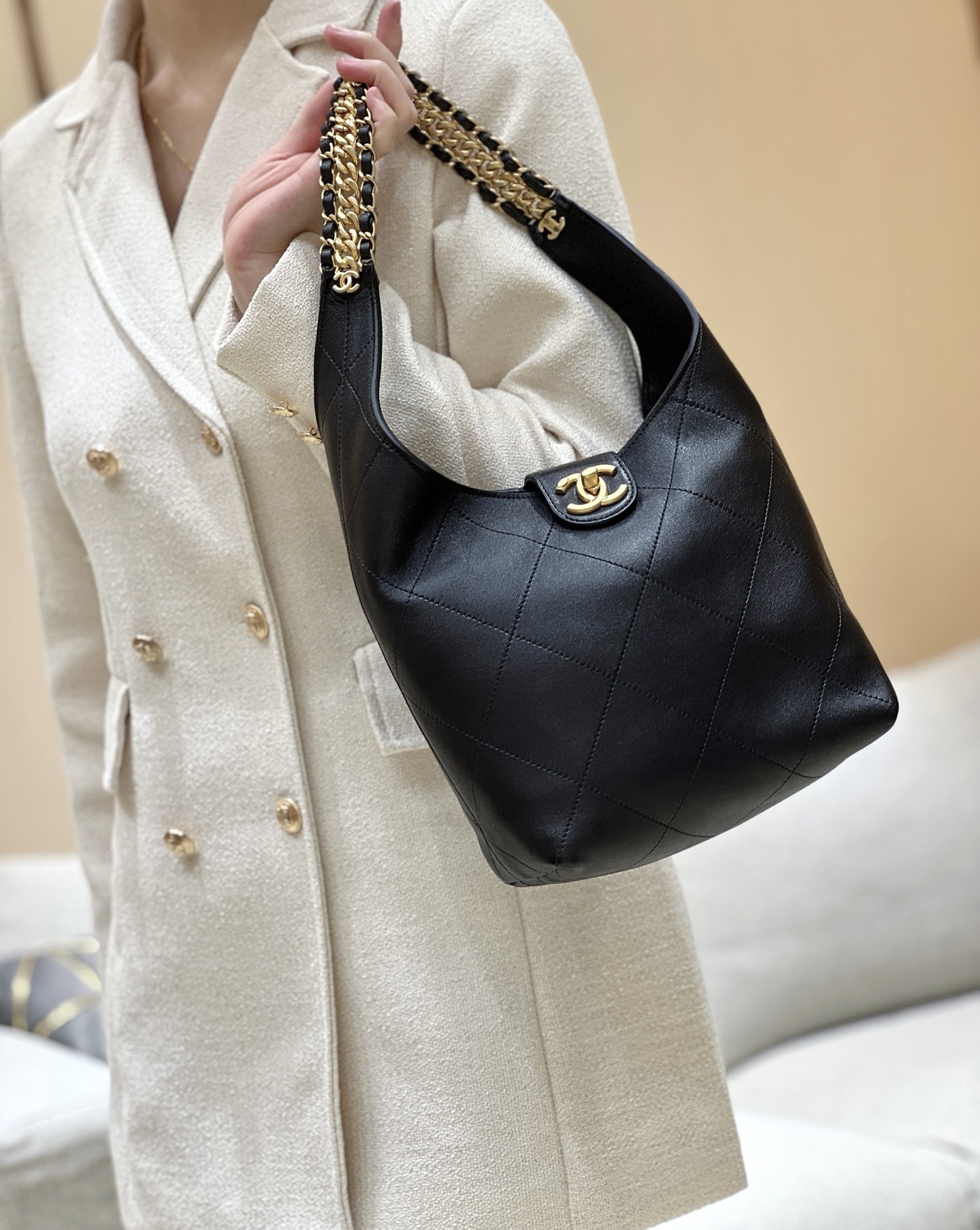 25P Hobo Handbag  
AS5403 Small Size 27*23*21cm - Detail 5