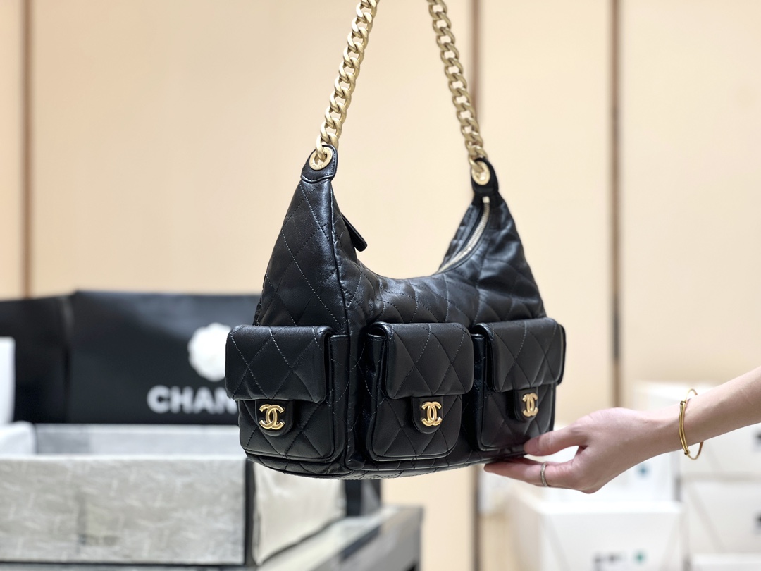 Cruise 2024/25 Maxi Hobo Bag  
AS5302 Size: 27*35*18cm - Detail 2