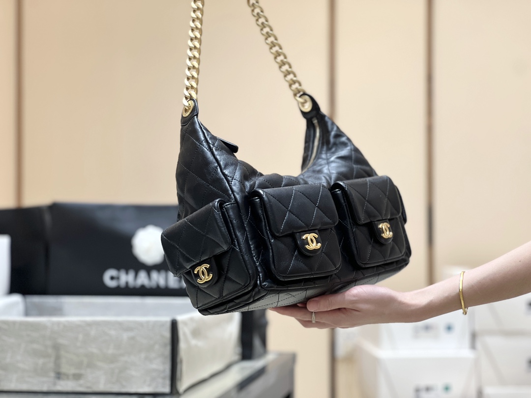 Cruise 2024/25 Maxi Hobo Bag  
AS5302 Size: 27*35*18cm - Detail 4