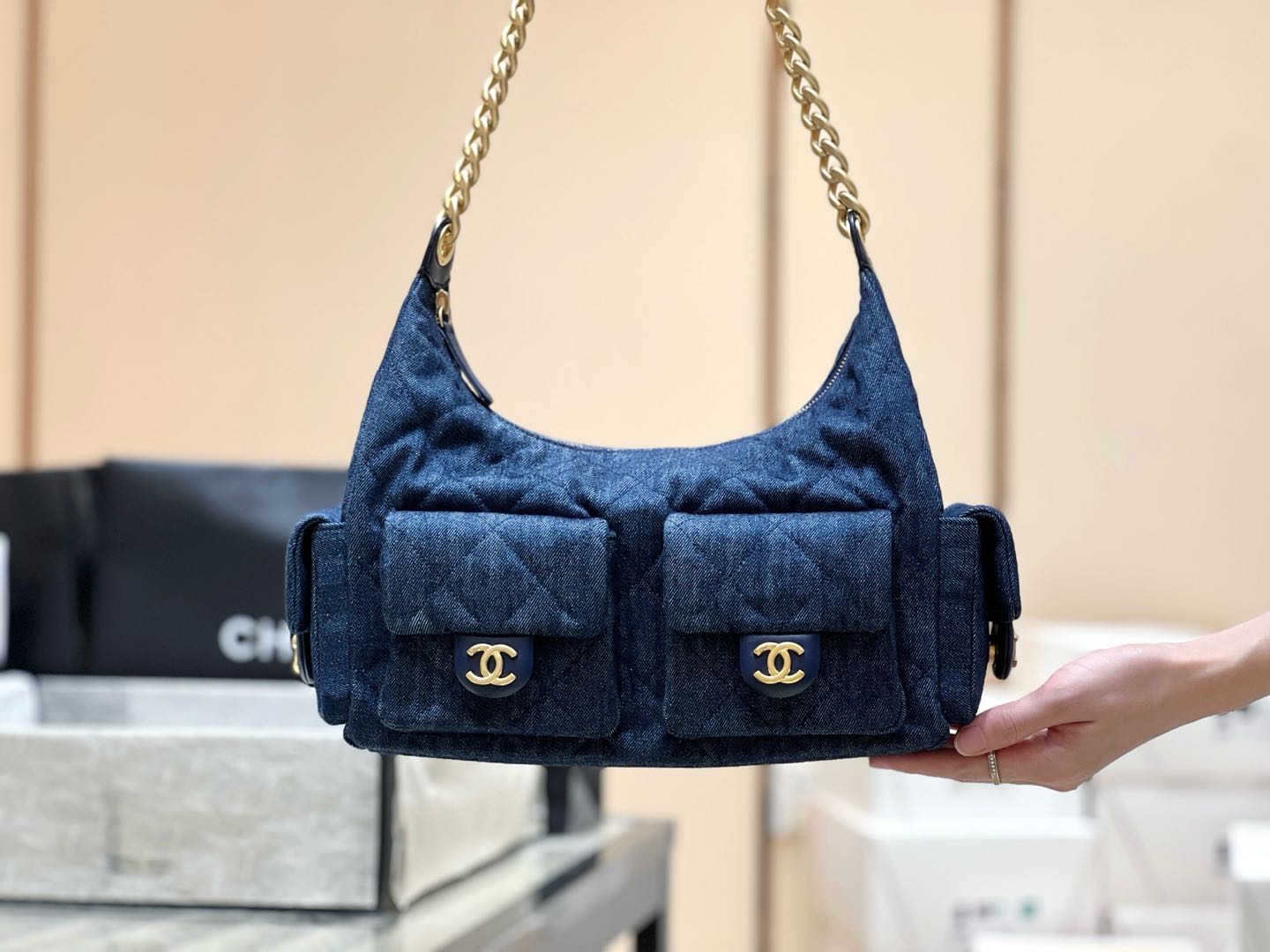 Cruise 2024/25 Maxi Hobo Bag  
AS5302 Size: 27*35*18cm - Detail 4