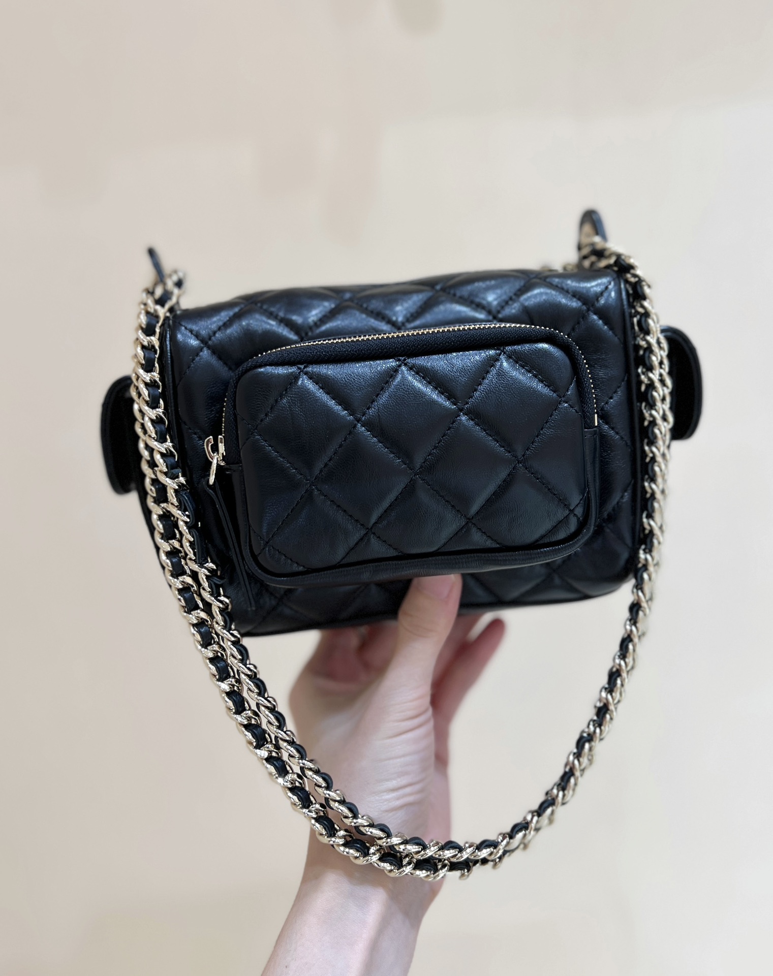 Small Camera Case 
AS5220 Size 13*23*15cm
Fall-Winter 2024/25 - Detail 3