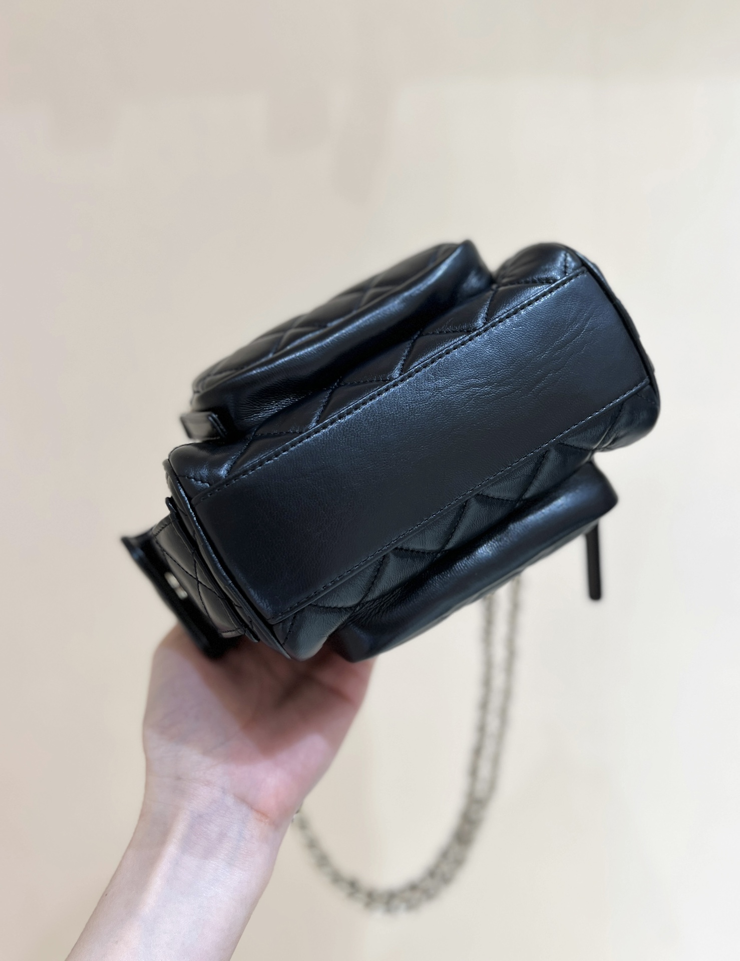 Small Camera Case 
AS5220 Size 13*23*15cm
Fall-Winter 2024/25 - Detail 4