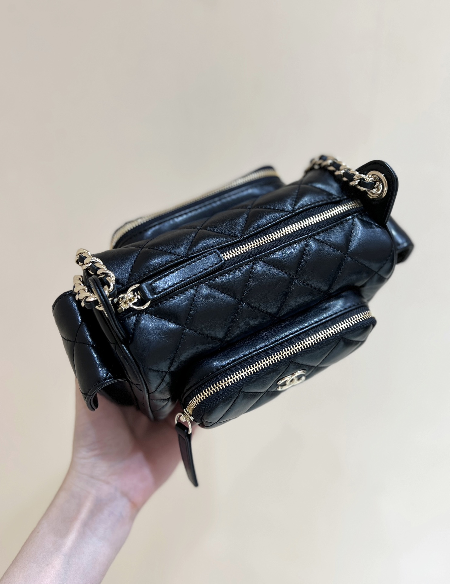 Small Camera Case 
AS5220 Size 13*23*15cm
Fall-Winter 2024/25 - Detail 5