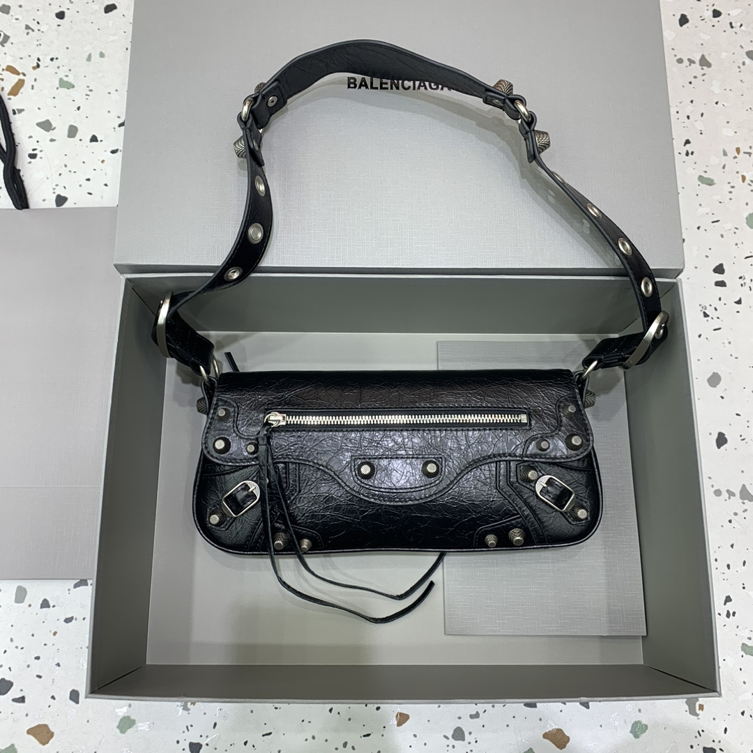 Balenciag Spring 24 · Le cagole Large Bag