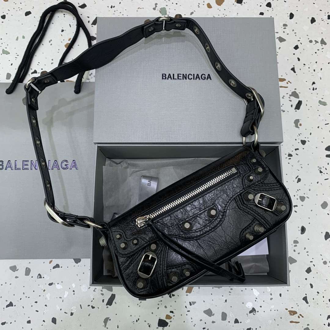 Balenciag Spring 24 · Le cagole Small Bag