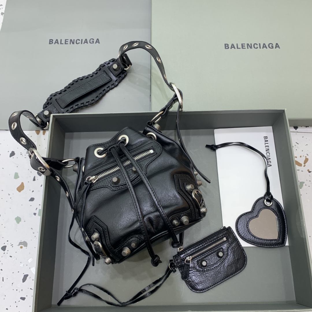 Balenciaga city