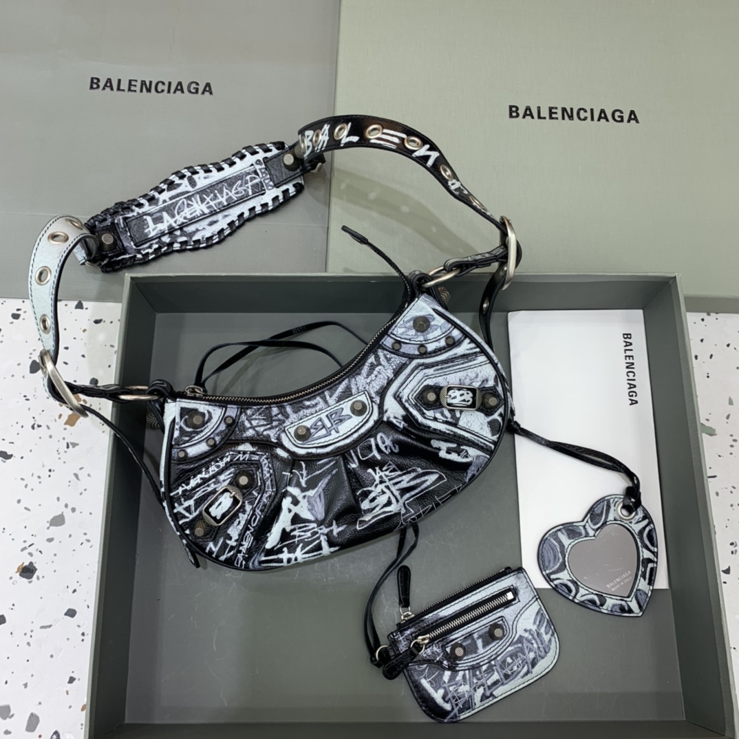 Balenciaga Le Cagole