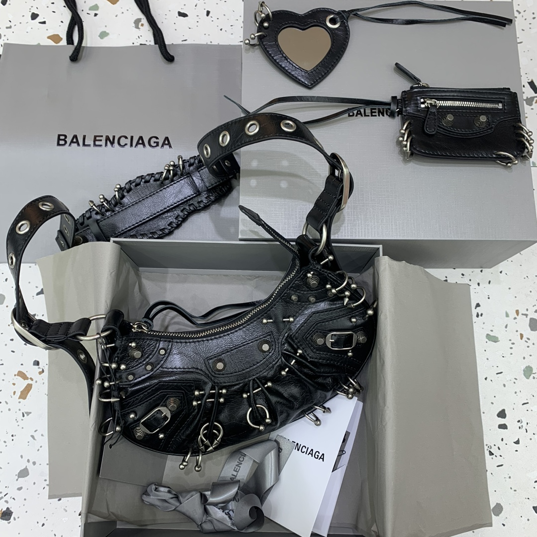 Balenciaga Le Cagole